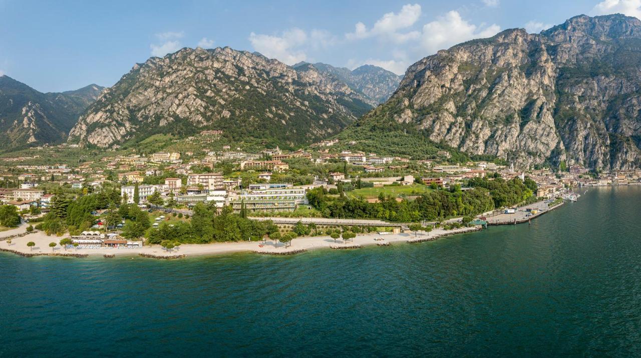 Hotel Garda Bellevue Лимоне сул Гарда Екстериор снимка
