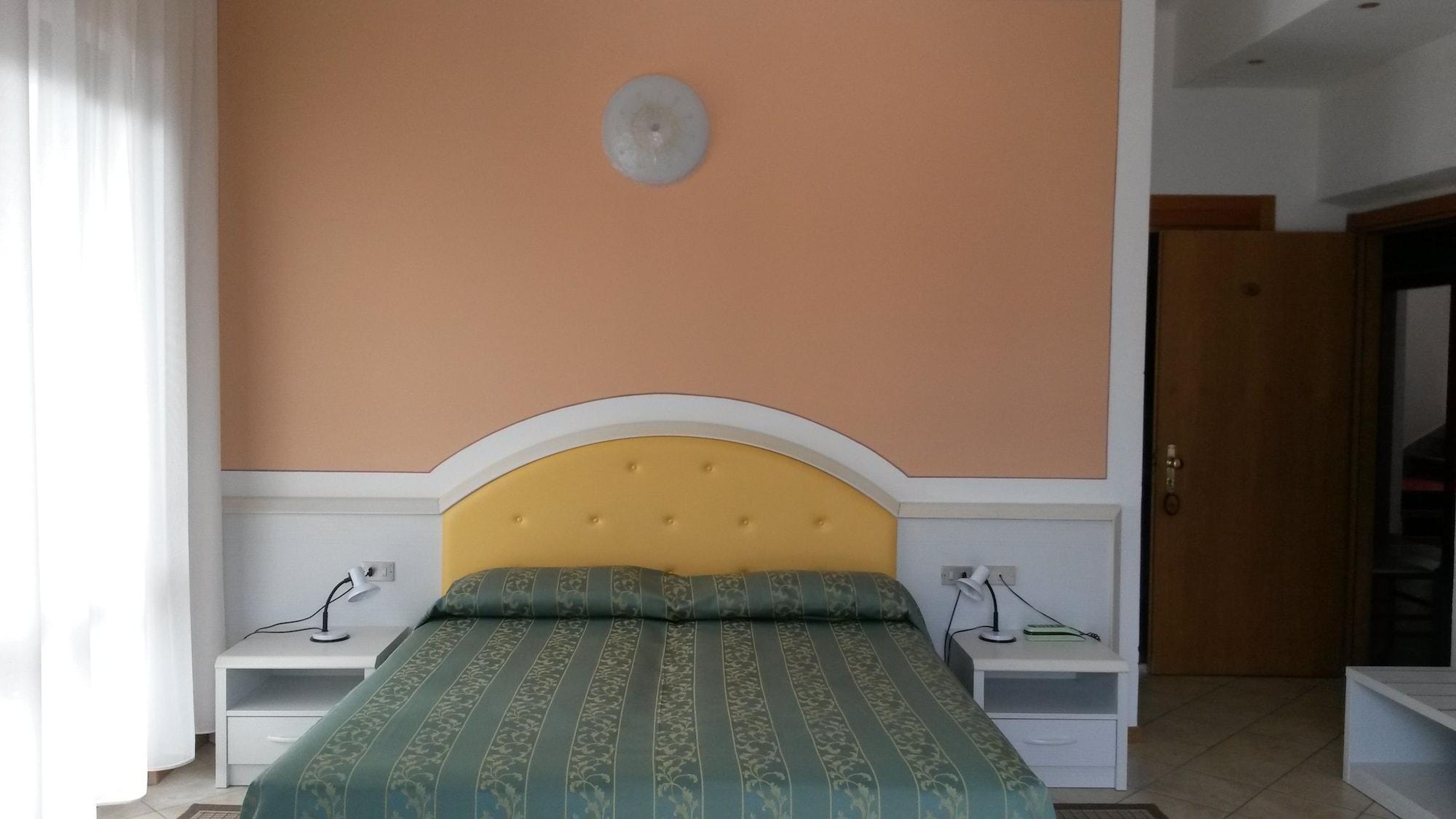 Hotel Garda Bellevue Лимоне сул Гарда Екстериор снимка