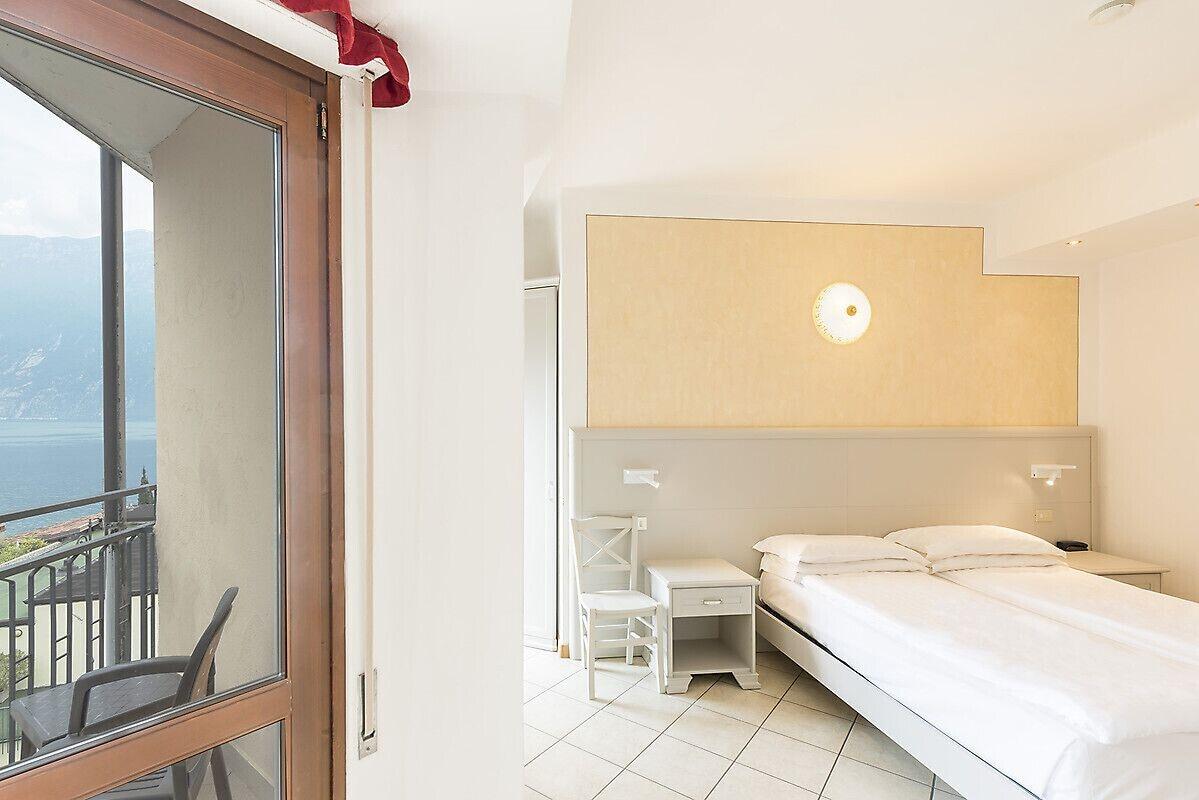 Hotel Garda Bellevue Лимоне сул Гарда Екстериор снимка