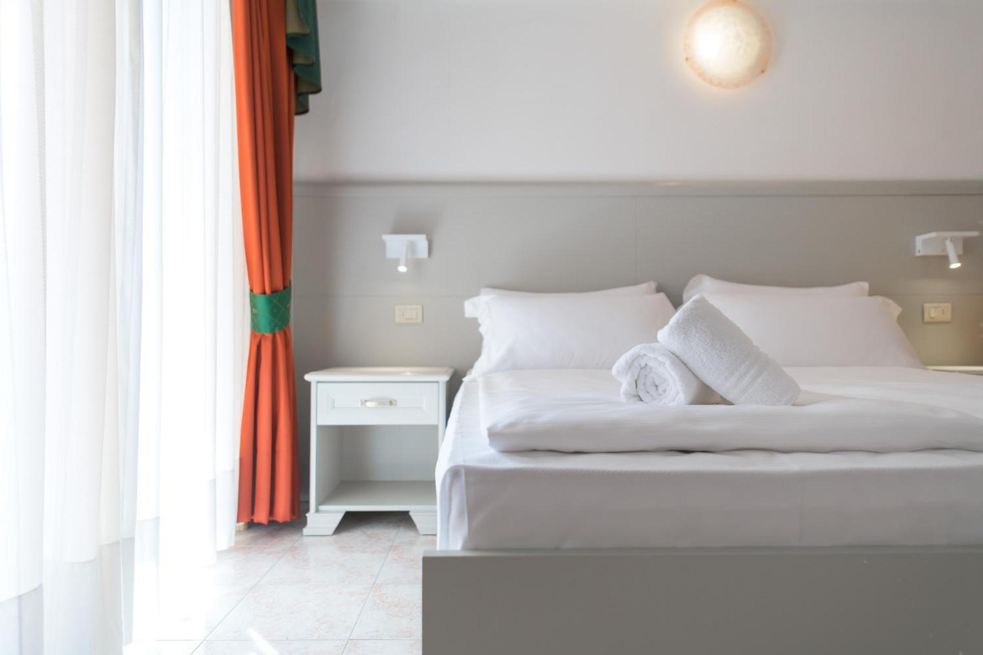 Hotel Garda Bellevue Лимоне сул Гарда Екстериор снимка