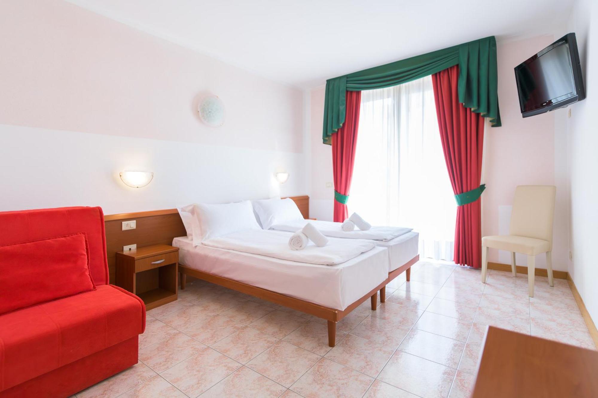 Hotel Garda Bellevue Лимоне сул Гарда Екстериор снимка