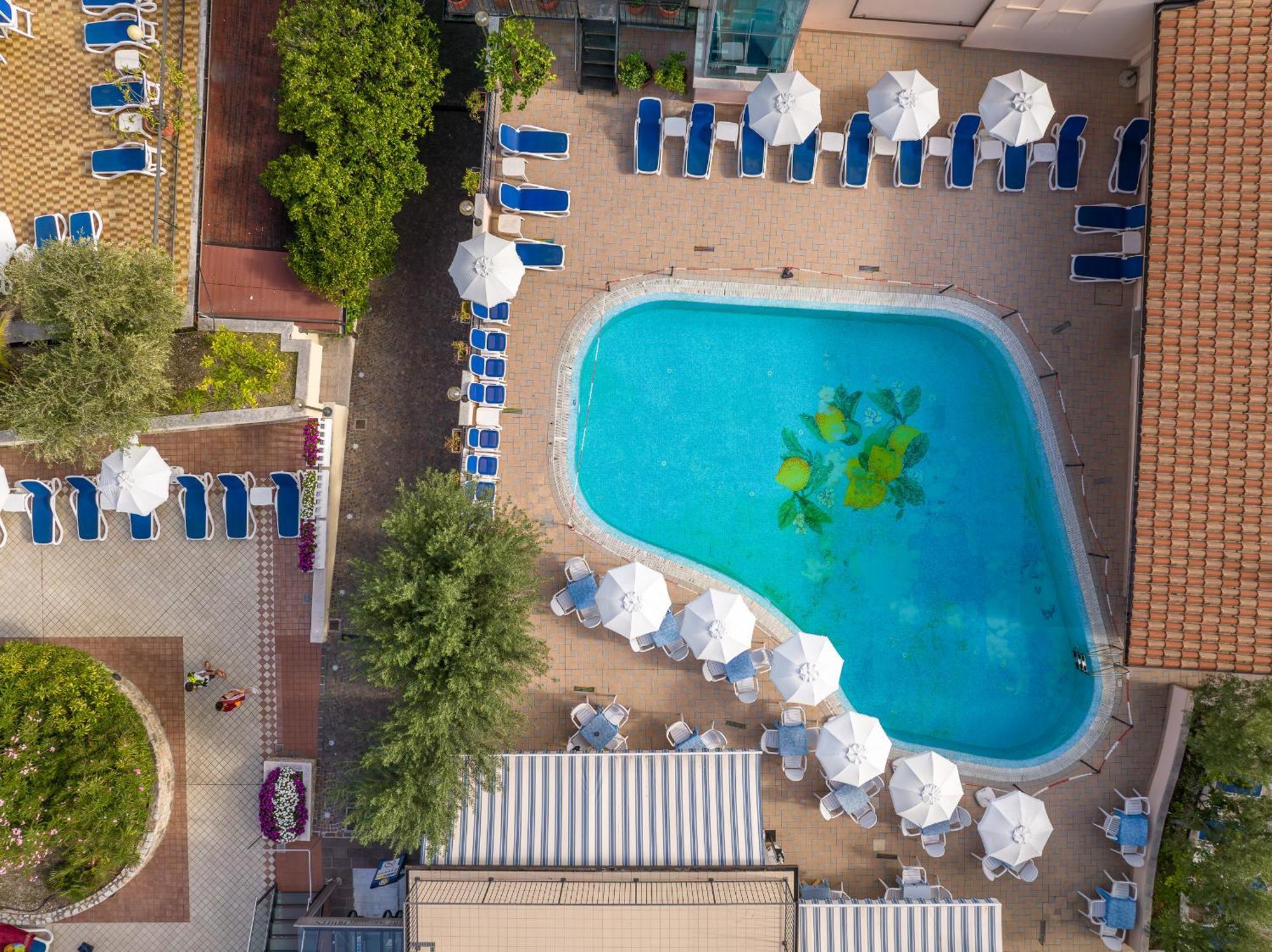 Hotel Garda Bellevue Лимоне сул Гарда Екстериор снимка