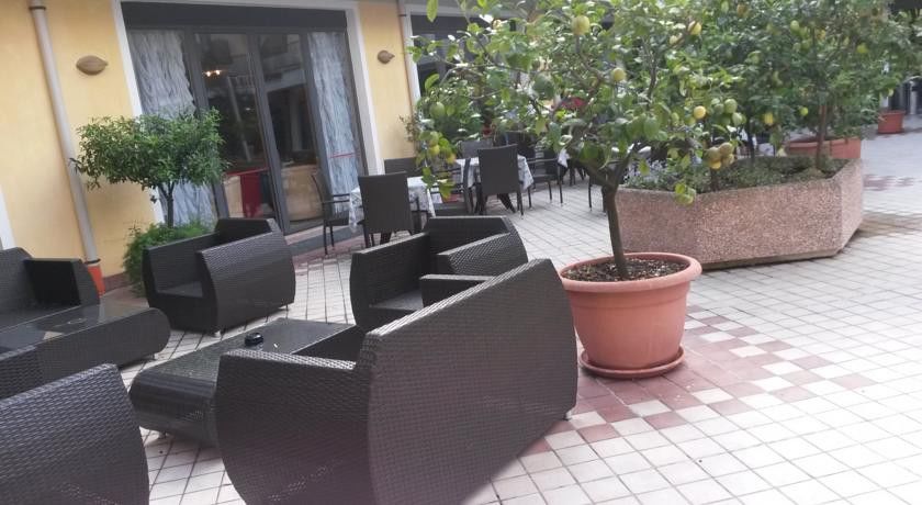 Hotel Garda Bellevue Лимоне сул Гарда Екстериор снимка