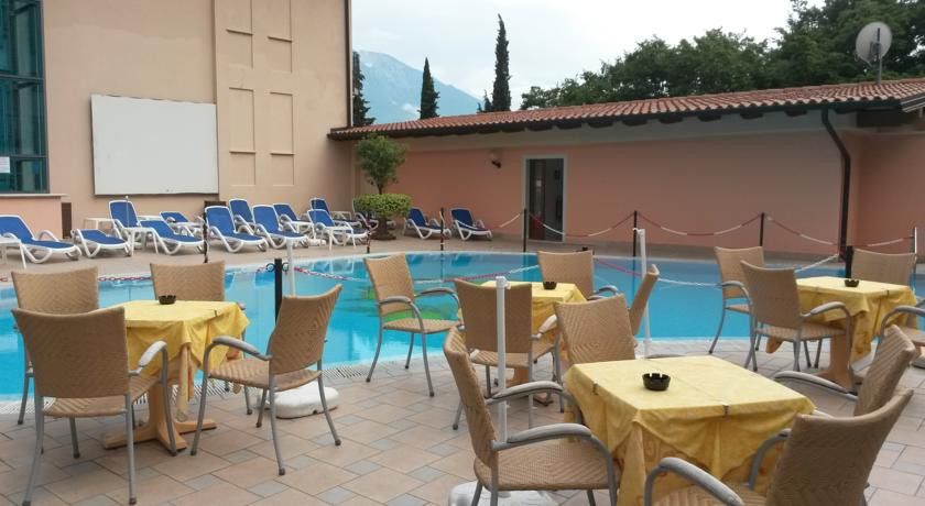 Hotel Garda Bellevue Лимоне сул Гарда Екстериор снимка